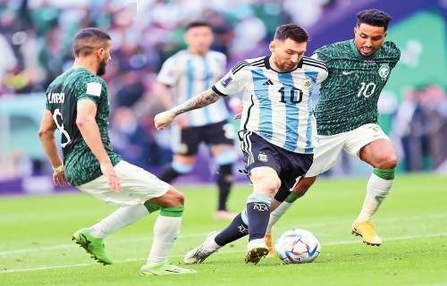 太全面了！杰伦·约翰逊过去5战场均接近30+14+11